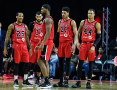 包含芝加哥公牛迎CBA季后赛关键赛；今夜复出首秀；赛场秩序良好；身体对抗强度拉满的词条