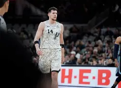 九游体育app-关于今夜圣安东尼奥马刺调整名单以备全明星赛，篮板制胜环节打磨，信心回归，医务组通报恢复的信息