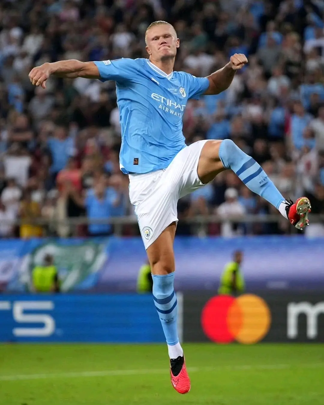 关键时刻塞维利亚外线爆发——社区盾节点到来，气氛紧张，纪律约束更严格(拜仁对阵塞维利亚)