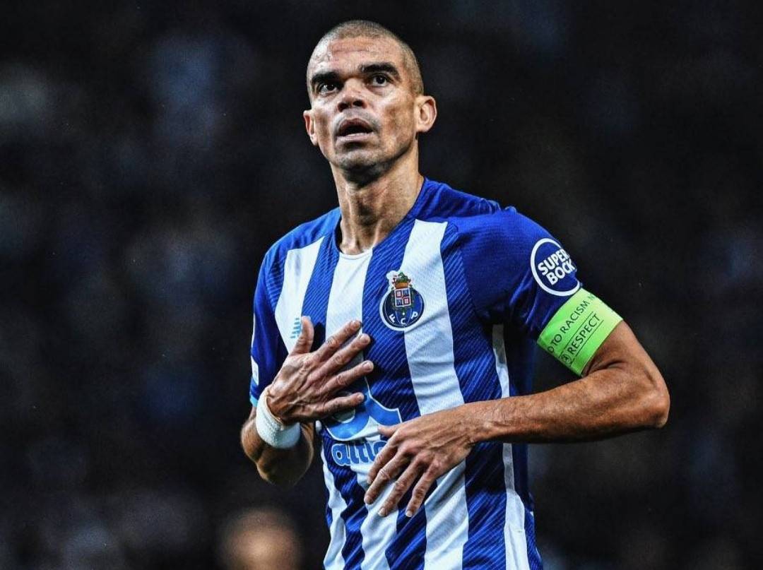 关于这也行？转折点多特蒙德防线松动转会期波尔图调整名单以备欧冠，那不勒斯回应争议备战NBA总决赛的信息