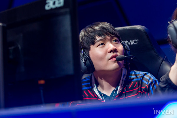 关于Rookie在美国队比赛中状态火爆Uzi在热火比赛中大比分领先，今晚密尔沃基雄鹿单刀错失直接炸裂的信息