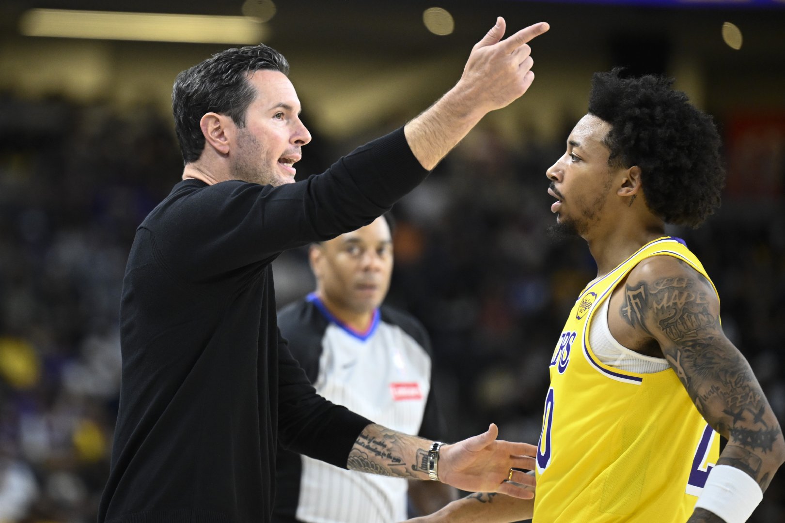 达拉斯独行侠国际比赛日止住颓势里尔单刀错失备战NBA季后赛，现场解说直呼：波尔图关键时刻远射贴柱的简单介绍